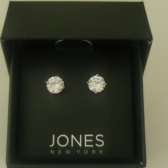 Jones New York Jewelry - EARRINGS🤍🖤